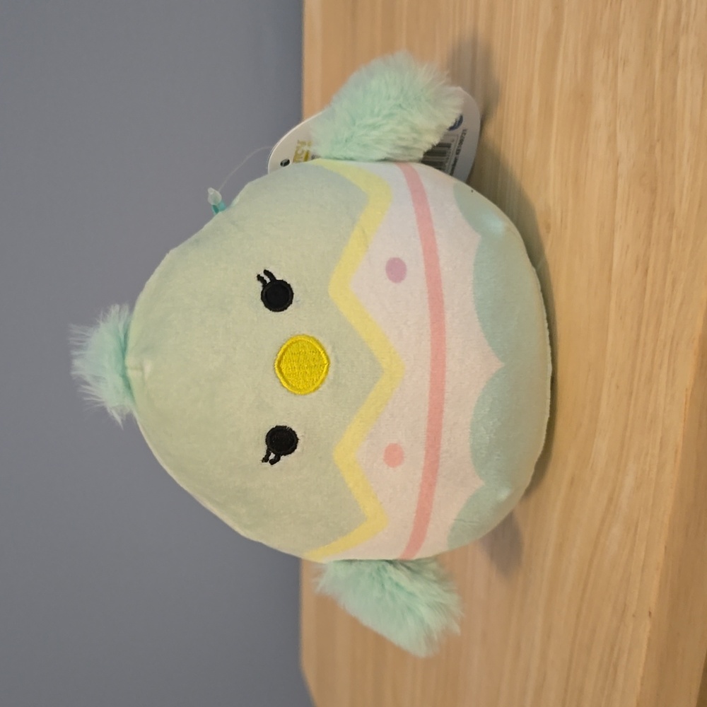 Justine the Chick in Egg, 5" Squishmallow